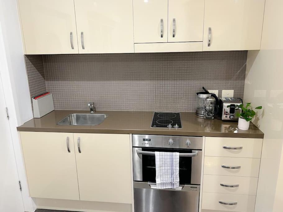 شقة East Melbourne Unit With Courtyard المظهر الخارجي الصورة
