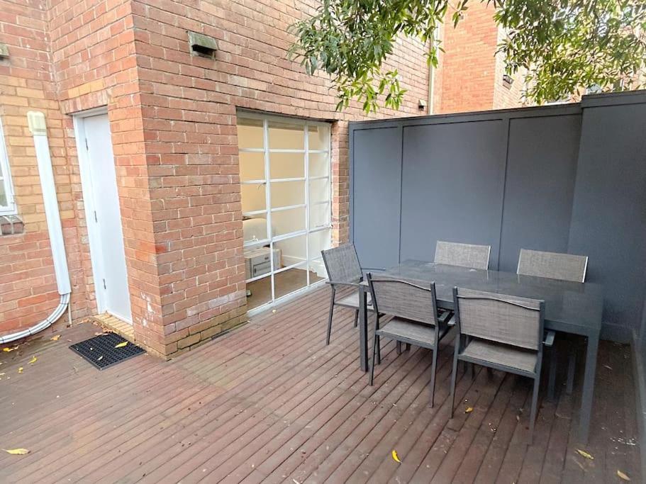 شقة East Melbourne Unit With Courtyard المظهر الخارجي الصورة